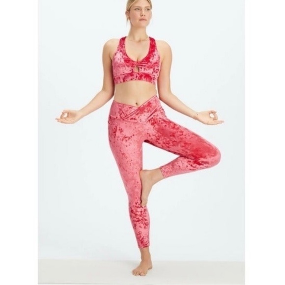 FABLETICS CRUSHED VELOUR CROSSOVER STRAWBERRY 🍓 RED LEGGINGS SIZE (L) - Picture 3 of 12